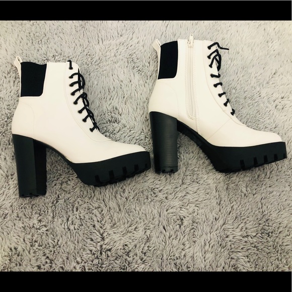 White & Black Heel Boots 8 1/2 - Picture 3 of 5